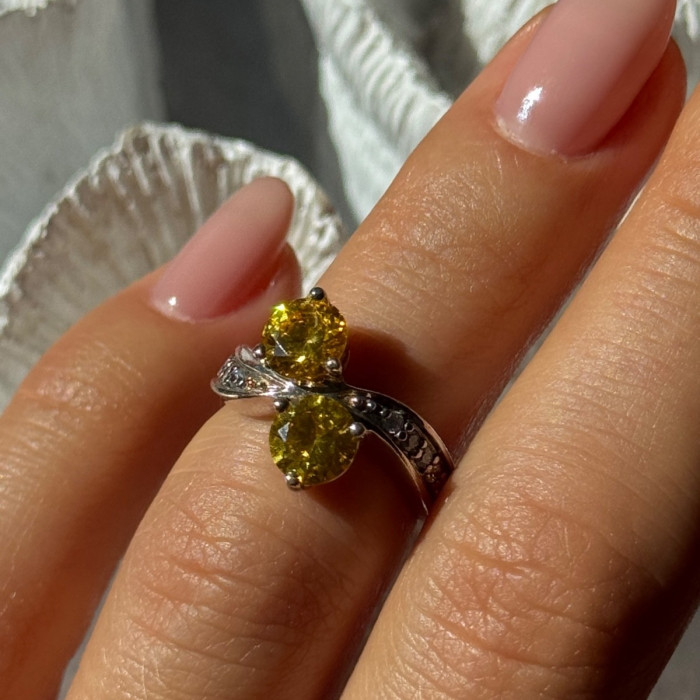 Shiny 925 Sterling Silver Cz Ring Size 4.5