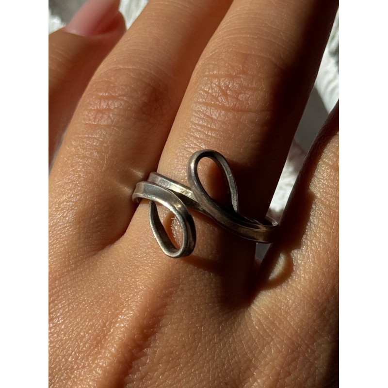 Unique Design 925 Sterling Silver Ring Size 9