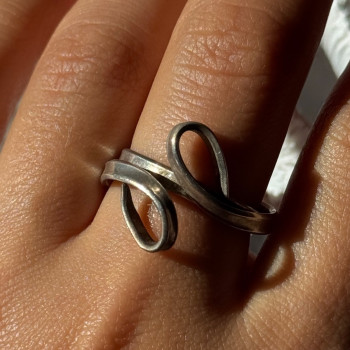 Unique Design 925 Sterling Silver Ring Size 9