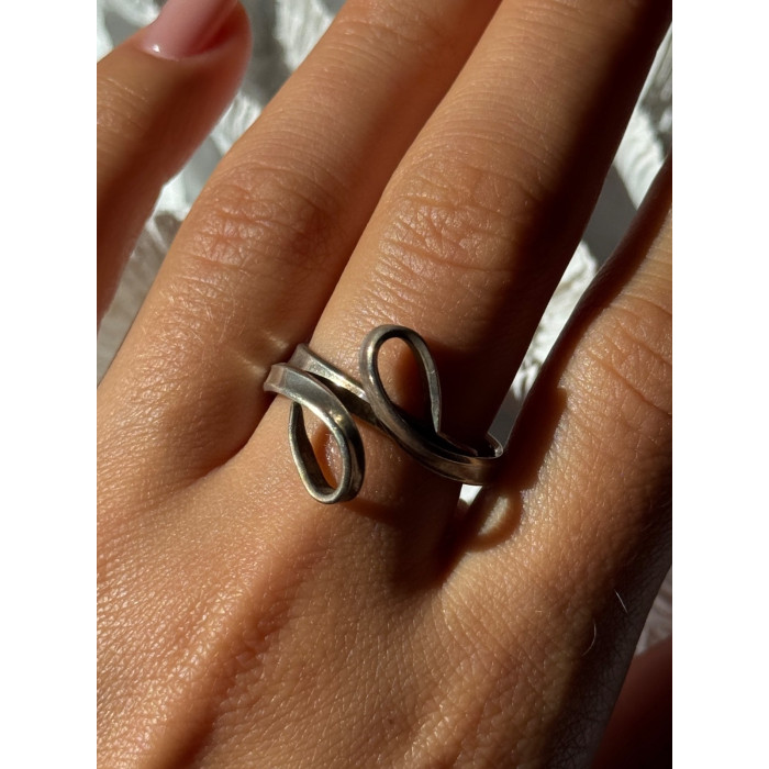 Unique Design 925 Sterling Silver Ring Size 9