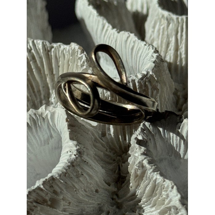 Unique Design 925 Sterling Silver Ring Size 9