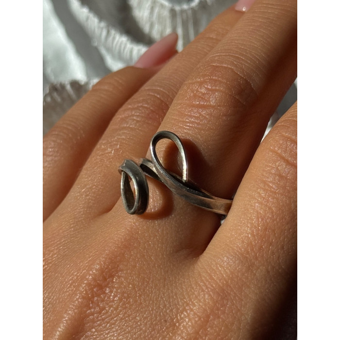 Unique Design 925 Sterling Silver Ring Size 9