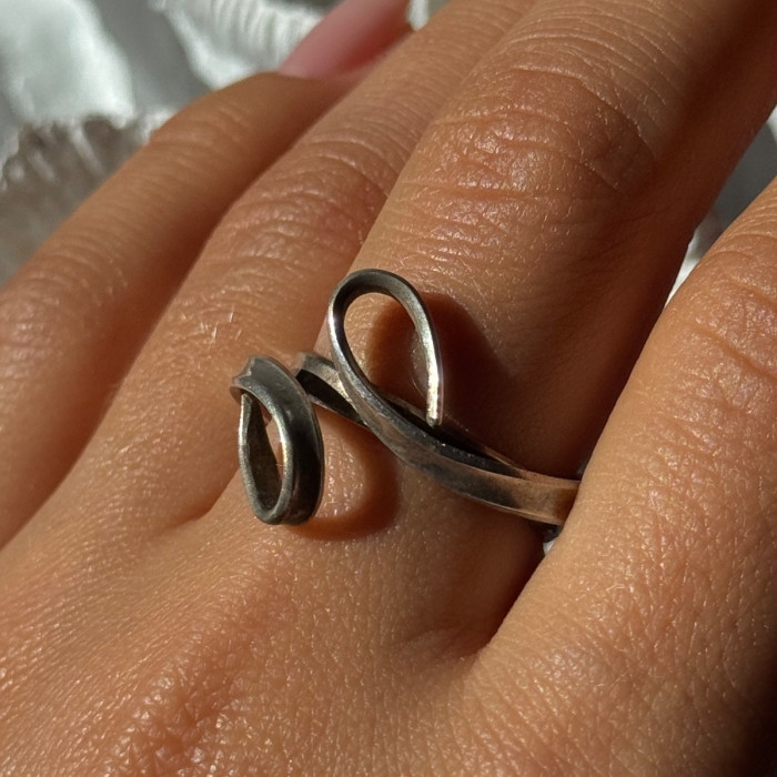 Unique Design 925 Sterling Silver Ring Size 9