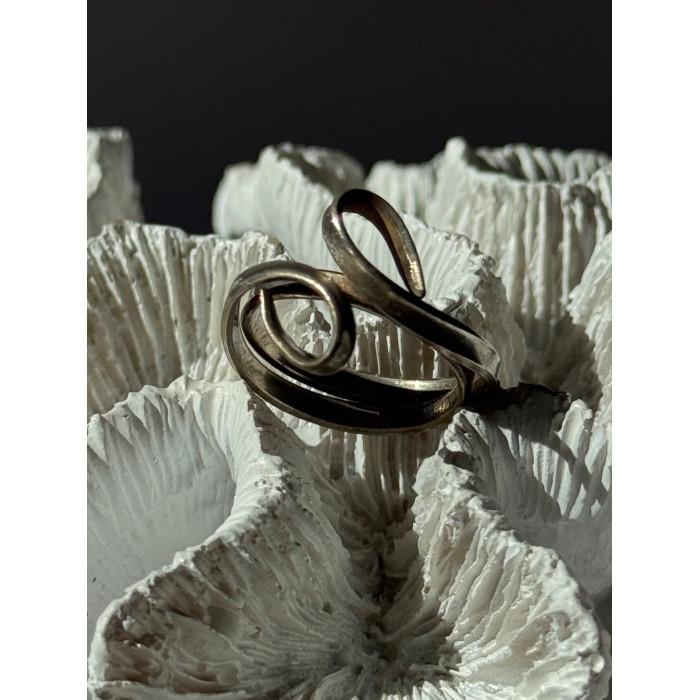 Unique Design 925 Sterling Silver Ring Size 9