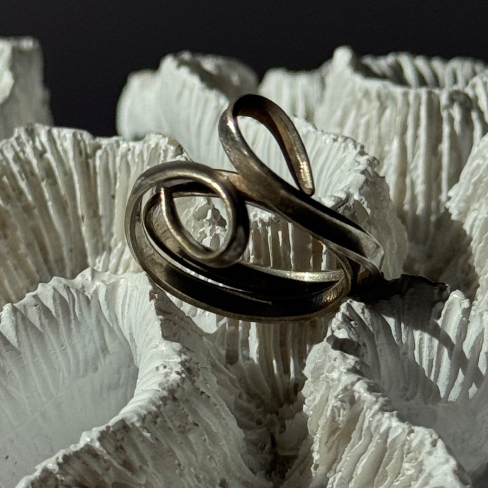 Unique Design 925 Sterling Silver Ring Size 9