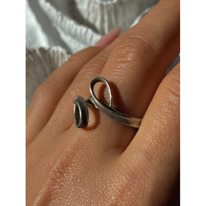 Unique Design 925 Sterling Silver Ring Size 9