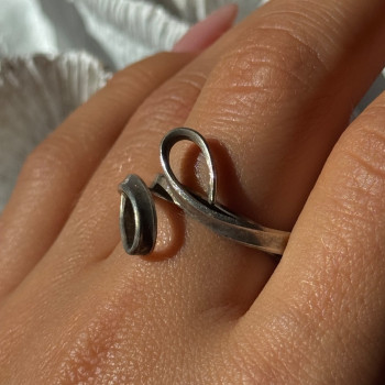 Unique Design 925 Sterling Silver Ring Size 9