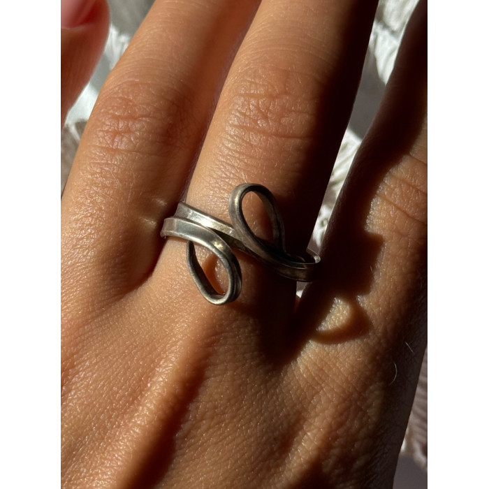 Unique Design 925 Sterling Silver Ring Size 9