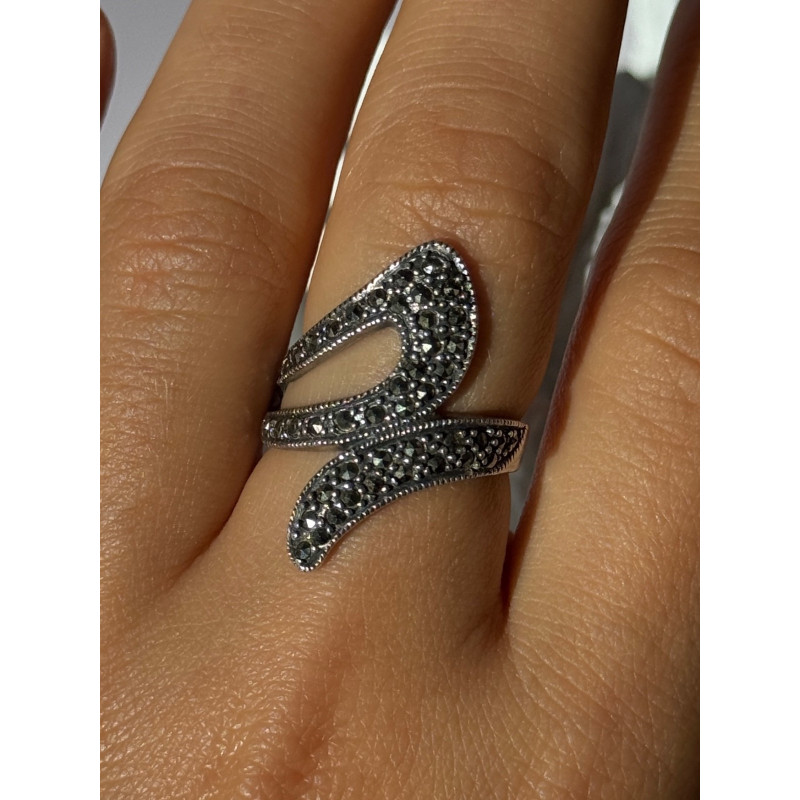 Beautiful Design 925 Sterling Silver Marcasite Ring Size 7.5