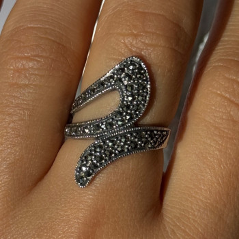 Beautiful Design 925 Sterling Silver Marcasite Ring Size 7.5