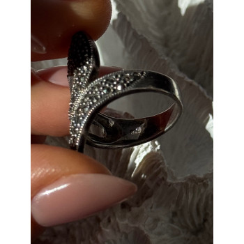 Beautiful Design 925 Sterling Silver Marcasite Ring Size 7.5