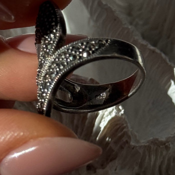 Beautiful Design 925 Sterling Silver Marcasite Ring Size 7.5