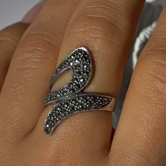 Beautiful Design 925 Sterling Silver Marcasite Ring Size 7.5