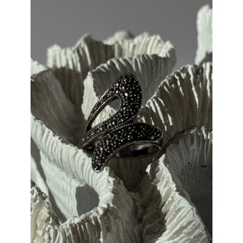 Beautiful Design 925 Sterling Silver Marcasite Ring Size 7.5