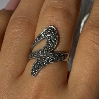 Beautiful Design 925 Sterling Silver Marcasite Ring Size 7.5