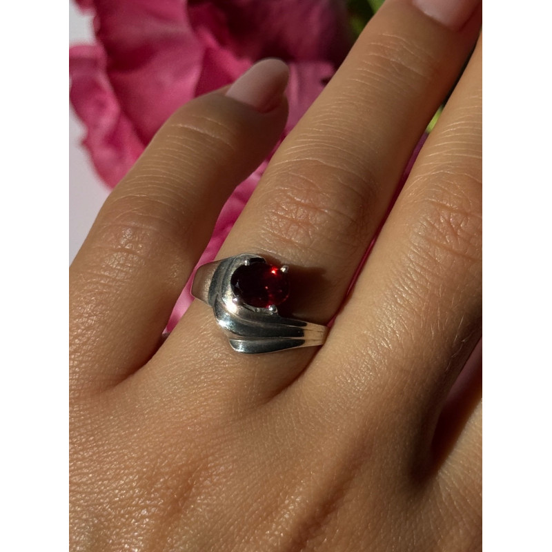 925 Sterling Silver Garnet Ring Size 7.5