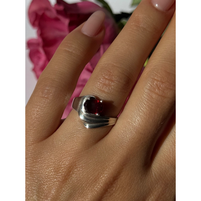 925 Sterling Silver Garnet Ring Size 7.5