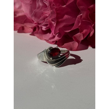 925 Sterling Silver Garnet Ring Size 7.5
