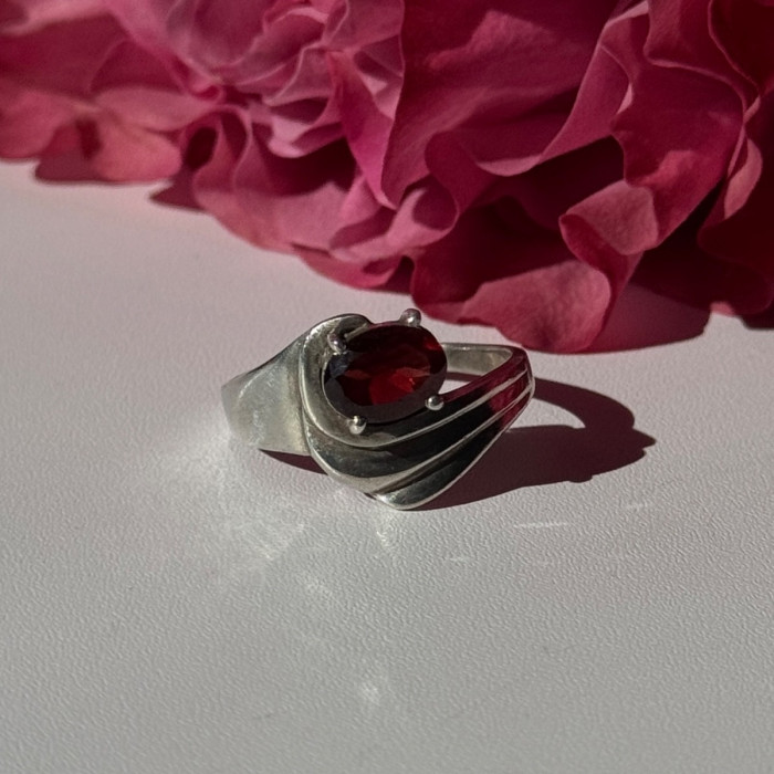 925 Sterling Silver Garnet Ring Size 7.5
