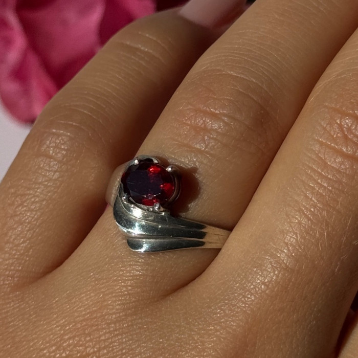 925 Sterling Silver Garnet Ring Size 7.5
