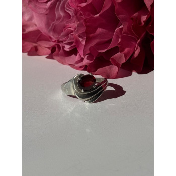 925 Sterling Silver Garnet Ring Size 7.5