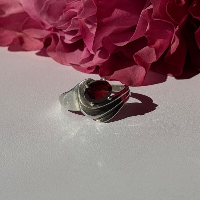 925 Sterling Silver Garnet Ring Size 7.5