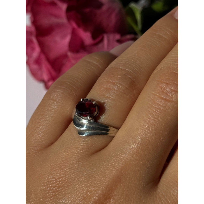 925 Sterling Silver Garnet Ring Size 7.5