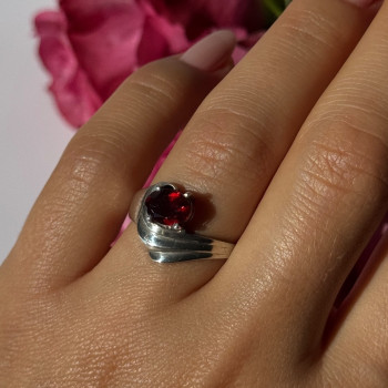 925 Sterling Silver Garnet Ring Size 7.5