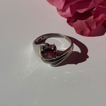 925 Sterling Silver Garnet Ring Size 7.5