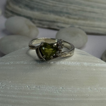 925 Sterling Silver Peridot Heart & Beryl Ring Size 8