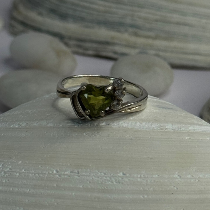925 Sterling Silver Peridot Heart & Beryl Ring Size 8
