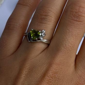 925 Sterling Silver Peridot Heart & Beryl Ring Size 8
