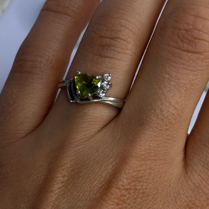 925 Sterling Silver Peridot Heart & Beryl Ring Size 8