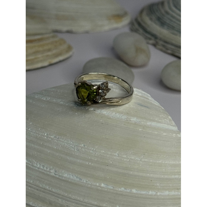 925 Sterling Silver Peridot Heart & Beryl Ring Size 8