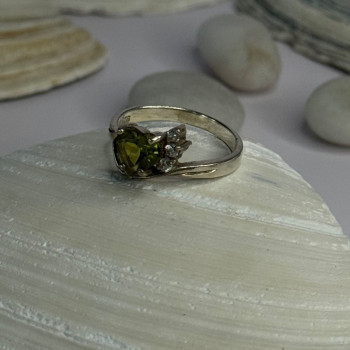 925 Sterling Silver Peridot Heart & Beryl Ring Size 8