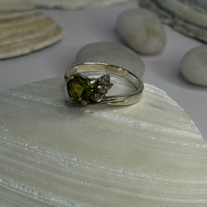 925 Sterling Silver Peridot Heart & Beryl Ring Size 8