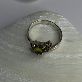 925 Sterling Silver Peridot Heart & Beryl Ring Size 8