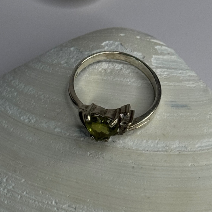 925 Sterling Silver Peridot Heart & Beryl Ring Size 8