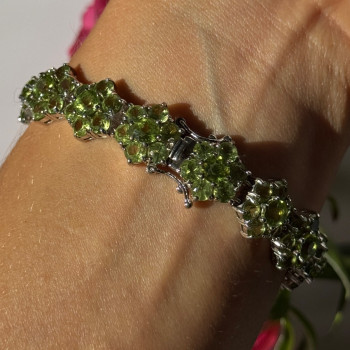 925 Sterling Silver Peridot Flower Bracelet 7.5 Inch