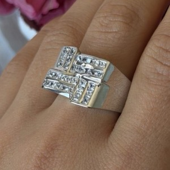 Elegant Design 925 Sterling Silver Beryl Ring Size 10