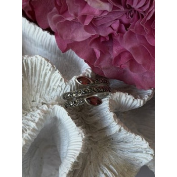 925 Sterling Silver Garnet & Marcasite Ring Size 7