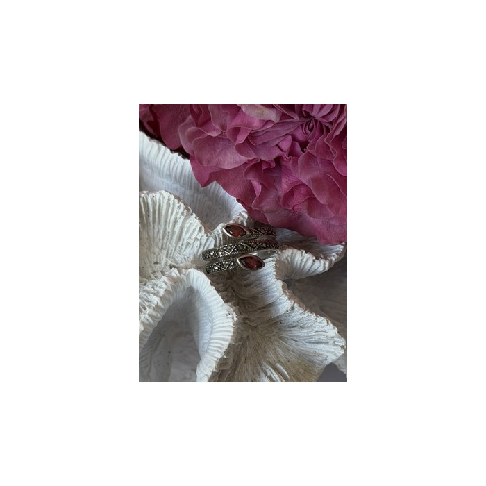 925 Sterling Silver Garnet & Marcasite Ring Size 7