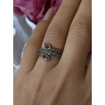 925 Sterling Silver Garnet & Marcasite Ring Size 7