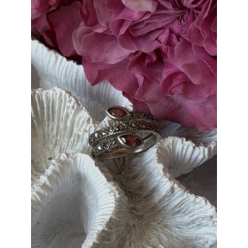 925 Sterling Silver Garnet & Marcasite Ring Size 7