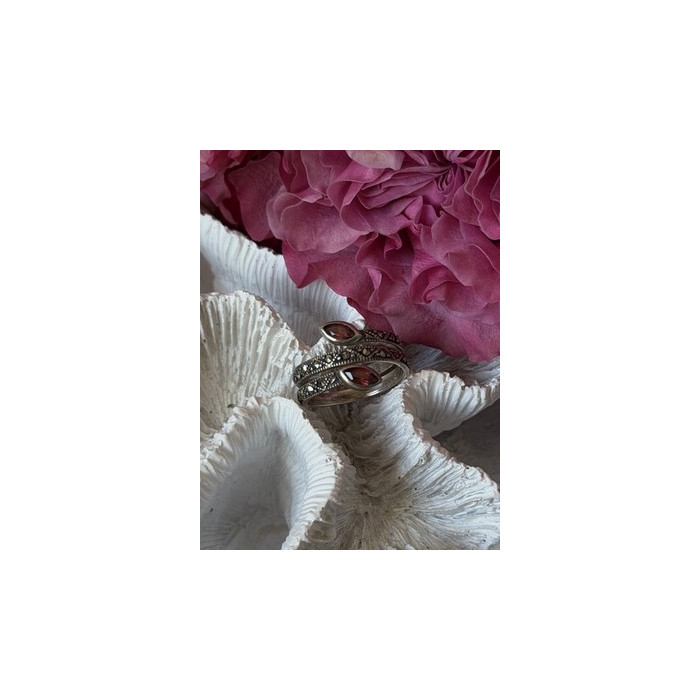 925 Sterling Silver Garnet & Marcasite Ring Size 7
