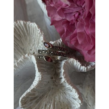 925 Sterling Silver Garnet & Marcasite Ring Size 7
