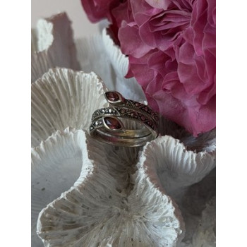 925 Sterling Silver Garnet & Marcasite Ring Size 7