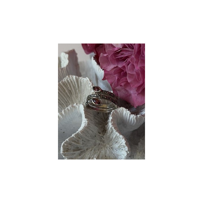 925 Sterling Silver Garnet & Marcasite Ring Size 7