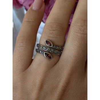 925 Sterling Silver Garnet & Marcasite Ring Size 7