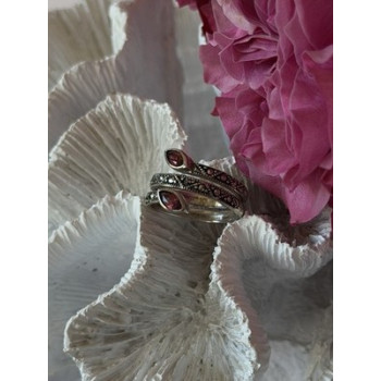 925 Sterling Silver Garnet & Marcasite Ring Size 7